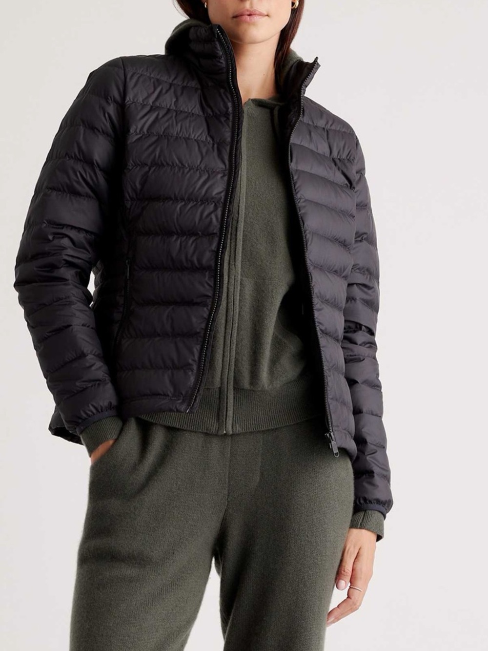 Quince Lightweight Down Puffer Jacket in Black